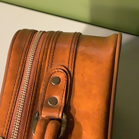 Vintage tan vegan leather carry on - Picture 6 of 10